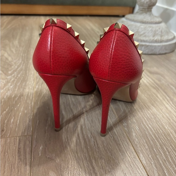 Valentino Garavani Studded Red Heels - Picture 5 of 12